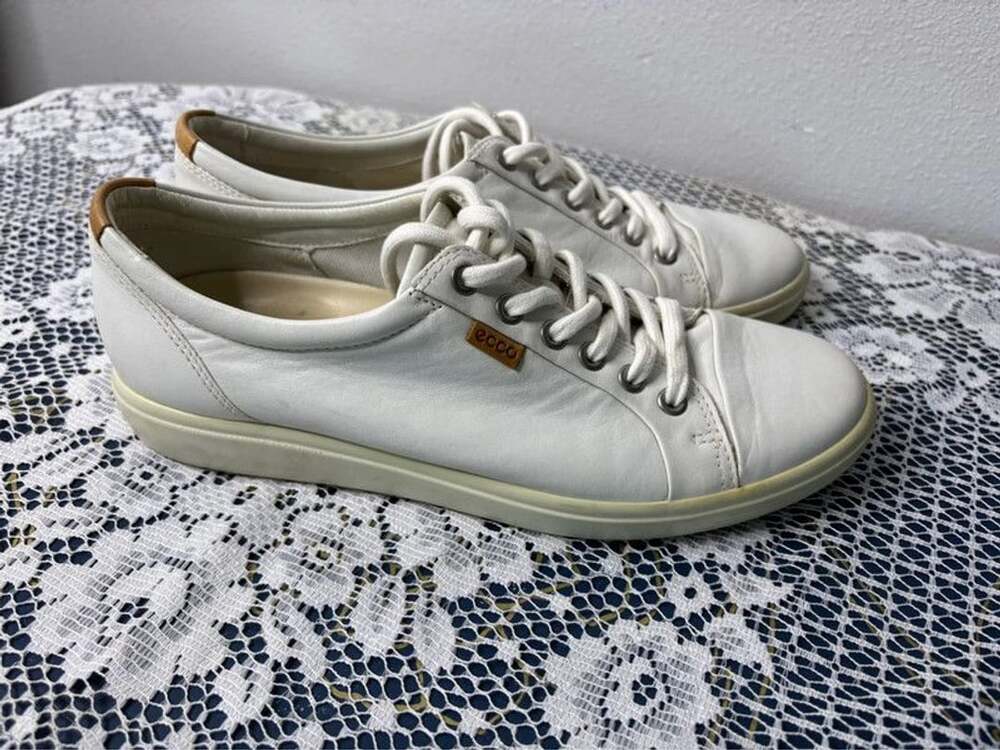 ECCO Soft 7 White Leather Sneakers Women’s Size 9 Lace-Up